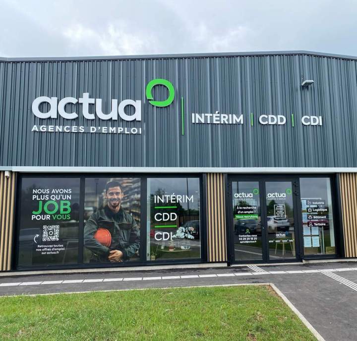 Pose d'enseignes lumineuses pour vous guider et vous informer